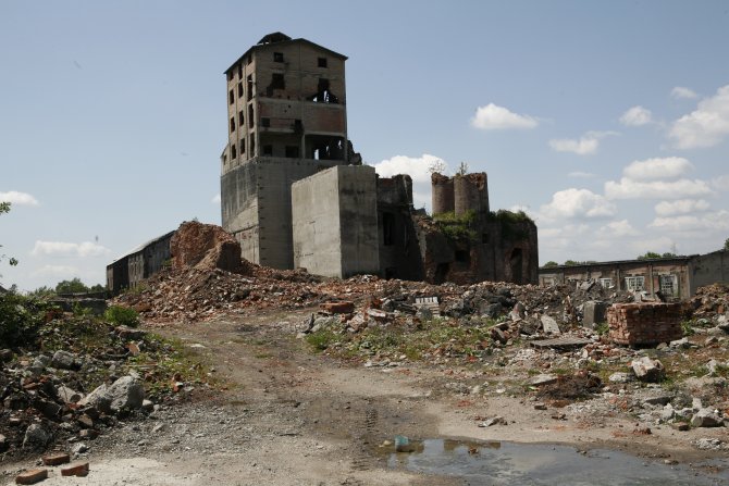 GOLLESCHAU_zement factory.jpg