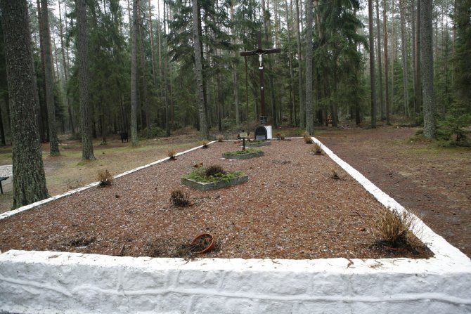 017_Piasnica Mass Grave.jpg