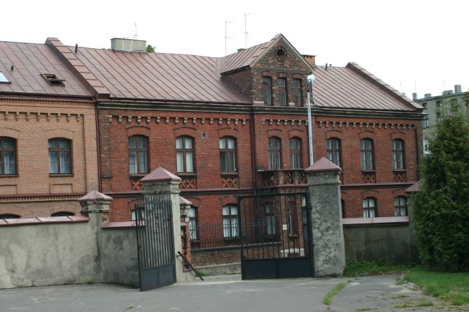 LG_022_Red House.jpg